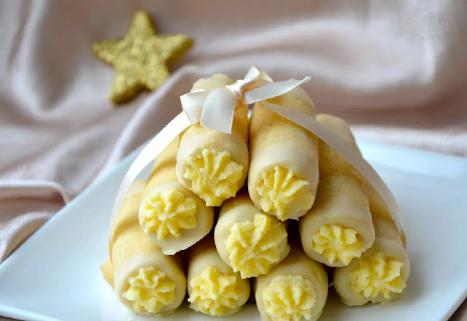 Mandlové trubičky s vanilkovým krémem a bílou čokoládou